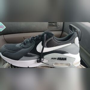 Nike Air Max Men's Black and White Sneakers